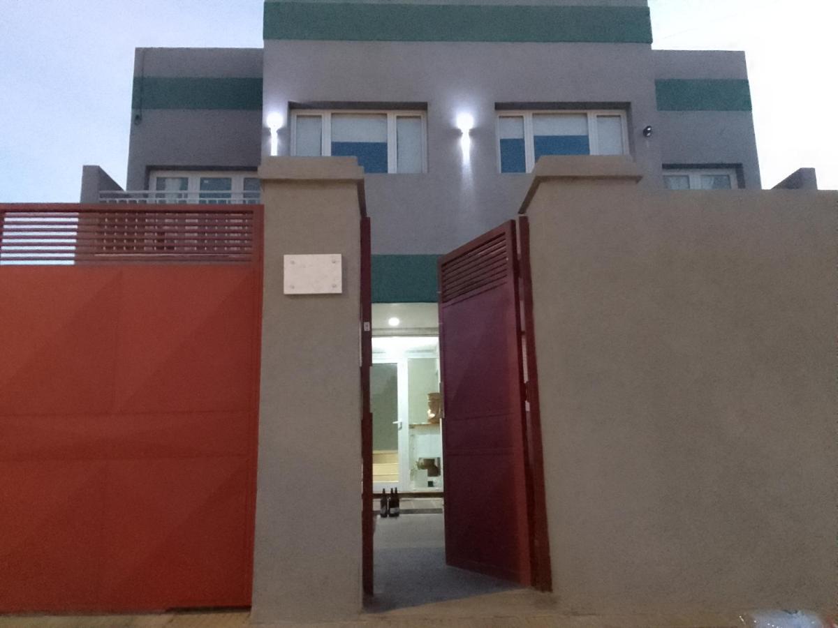Ferienwohnung Departamentos R Y R Azcuenaga Tandil Exterior foto